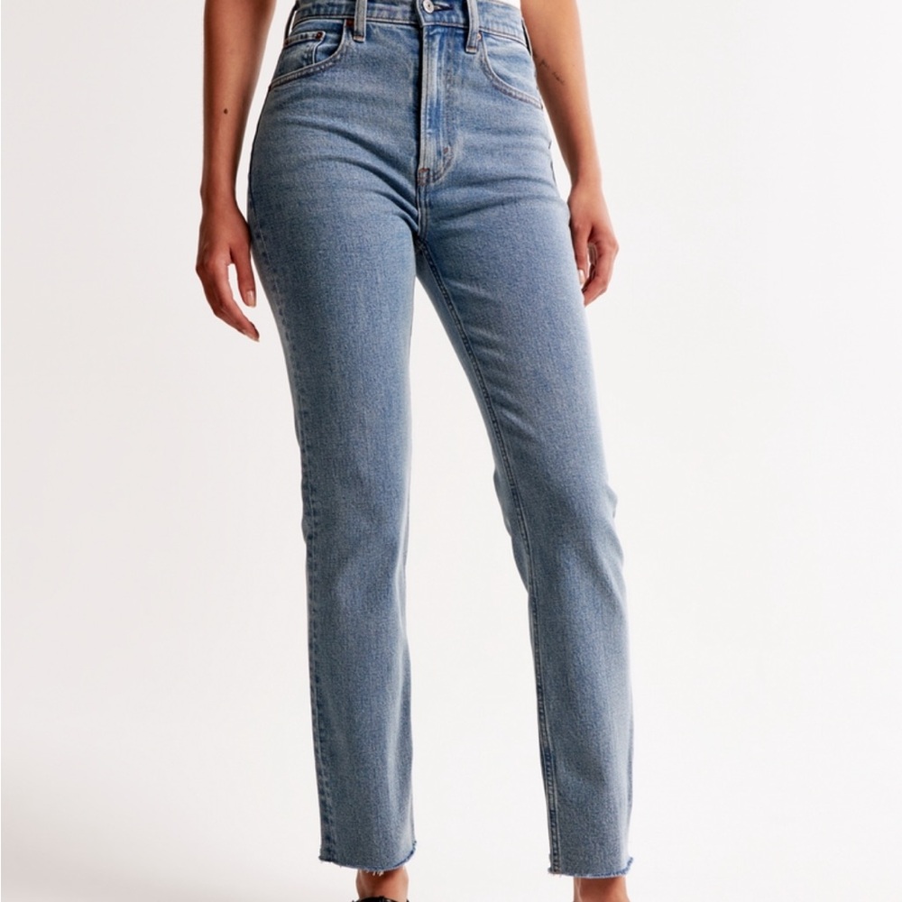 Abercrombie & Fitch Ultra High Rise Ankle Straight Jean